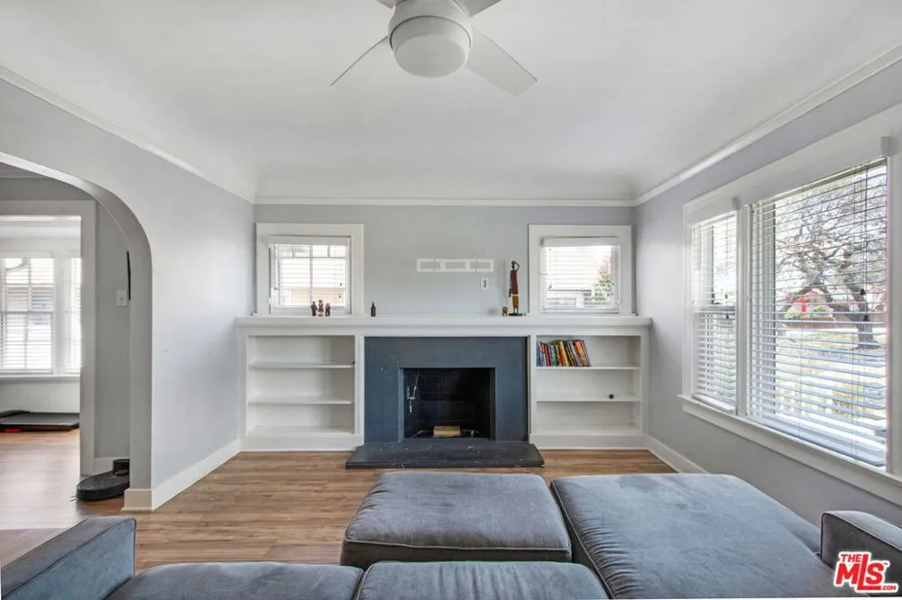 2051 W 78th Place Los Angeles, CA 90047