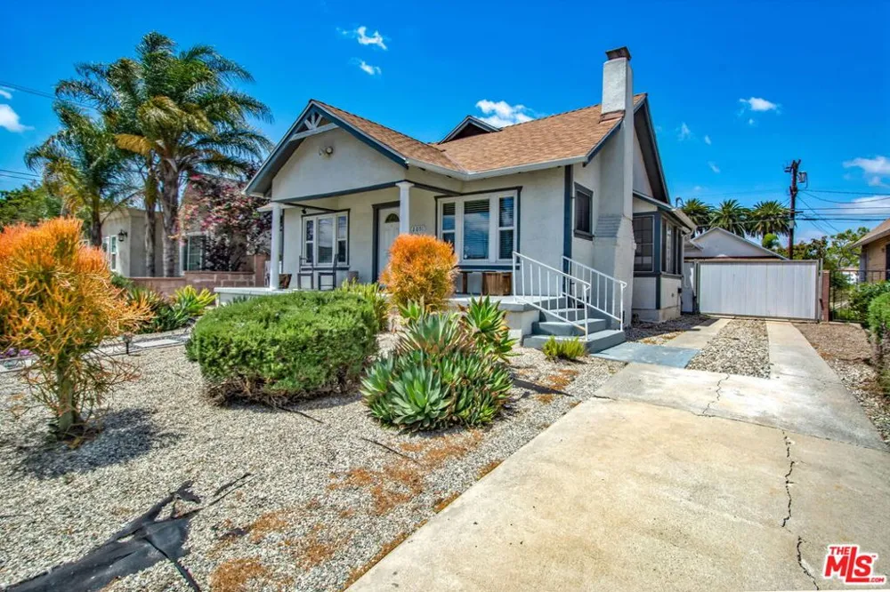 2051 W 78th Place Los Angeles, CA 90047