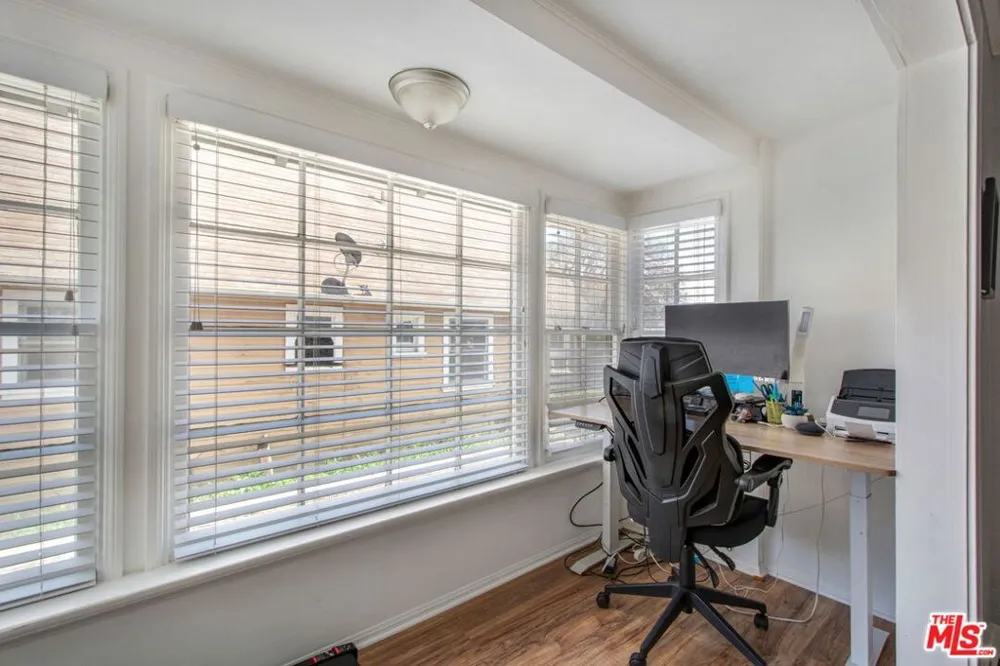 2051 W 78th Place Los Angeles, CA 90047