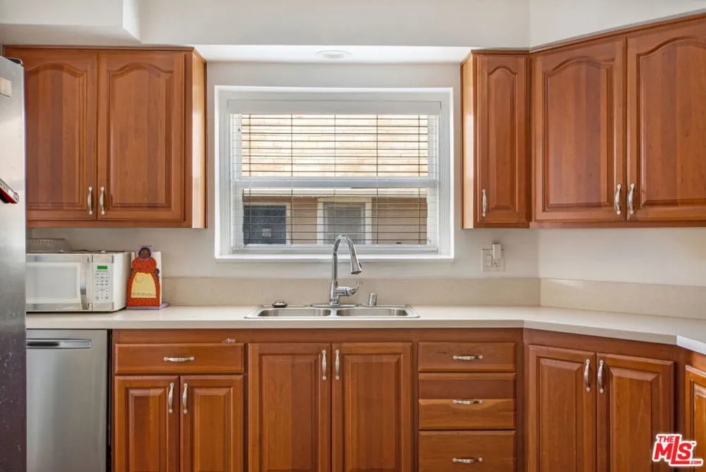 2051 W 78th Place Los Angeles, CA 90047