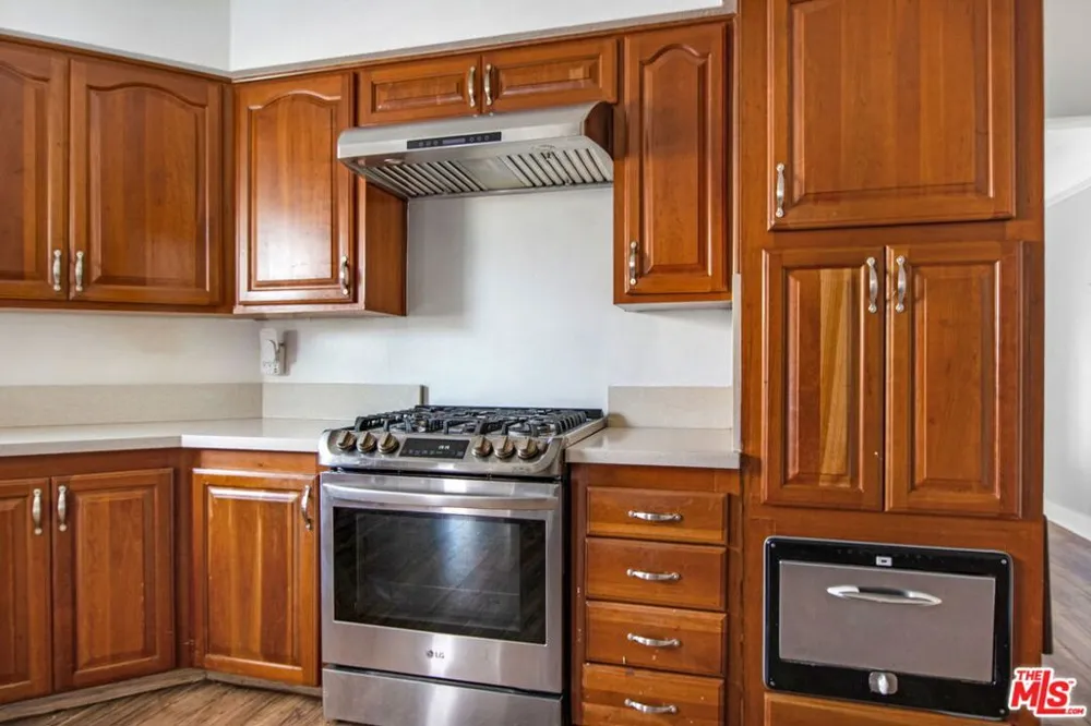 2051 W 78th Place Los Angeles, CA 90047