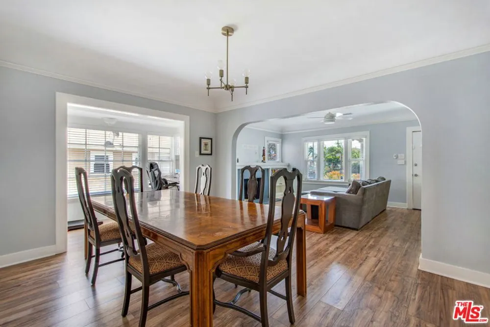 2051 W 78th Place Los Angeles, CA 90047