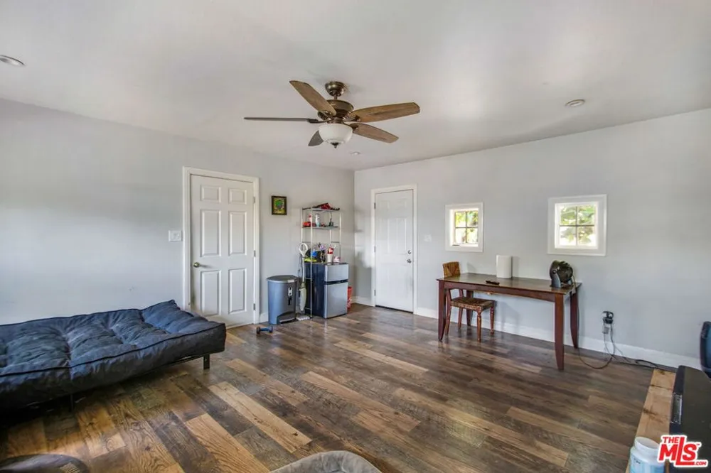 2051 W 78th Place Los Angeles, CA 90047