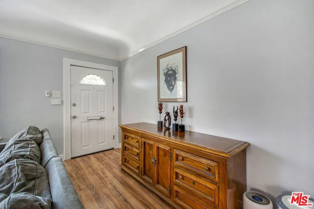 2051 W 78th Place Los Angeles, CA 90047