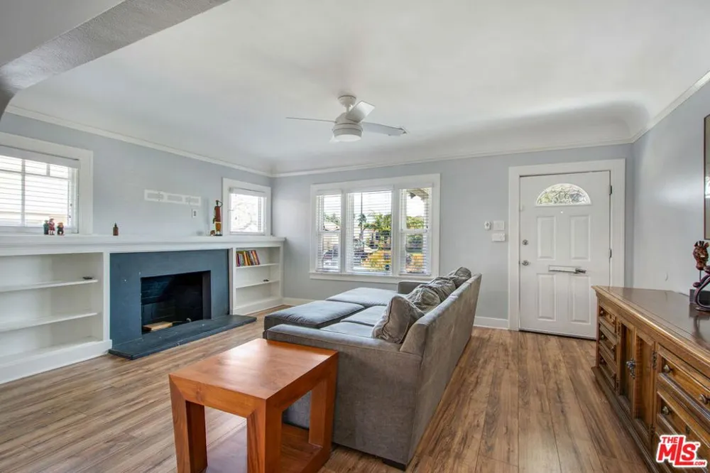 2051 W 78th Place Los Angeles, CA 90047