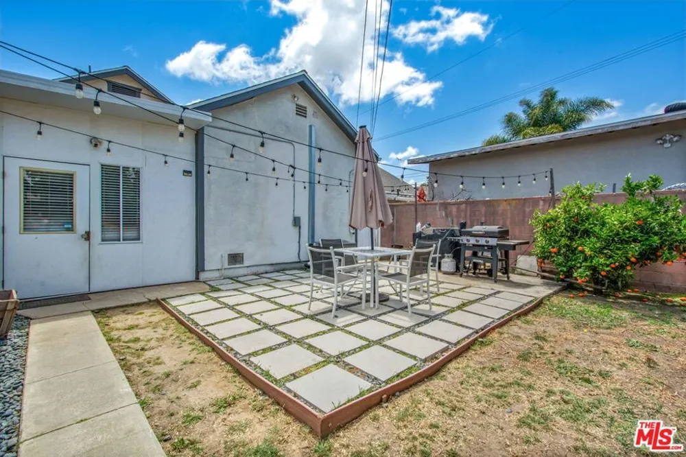 2051 W 78th Place Los Angeles, CA 90047