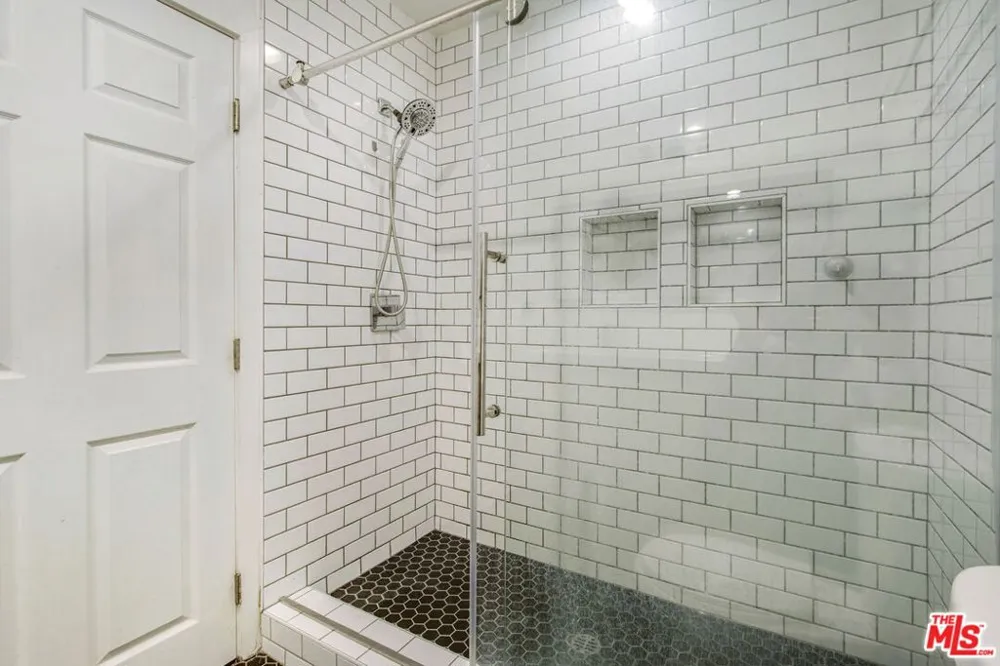 2051 W 78th Place Los Angeles, CA 90047