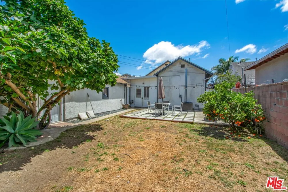 2051 W 78th Place Los Angeles, CA 90047
