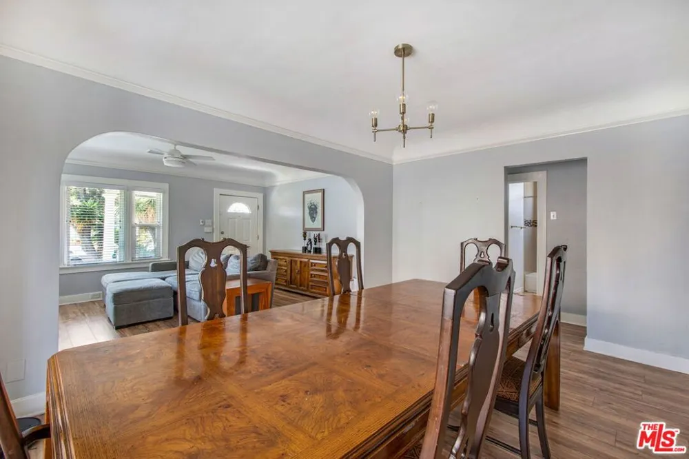 2051 W 78th Place Los Angeles, CA 90047