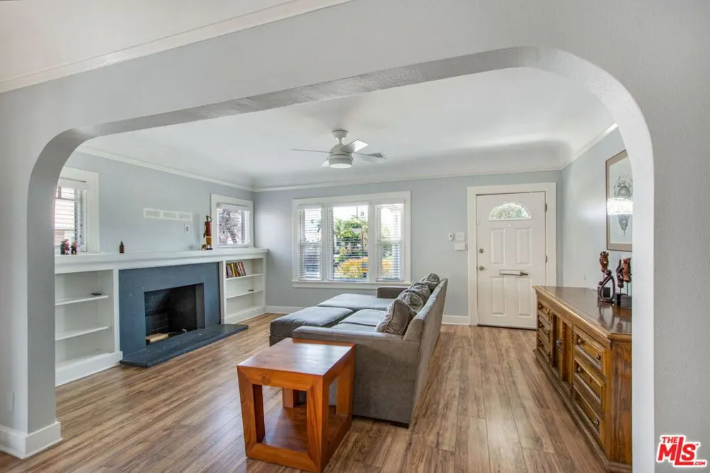 2051 W 78th Place Los Angeles, CA 90047
