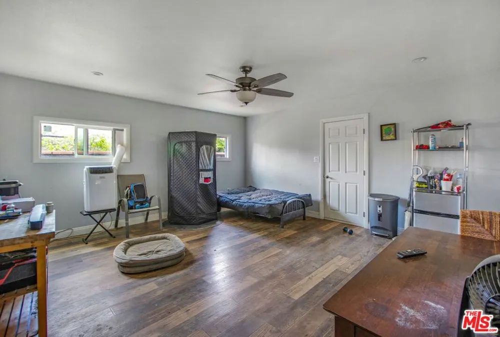 2051 W 78th Place Los Angeles, CA 90047