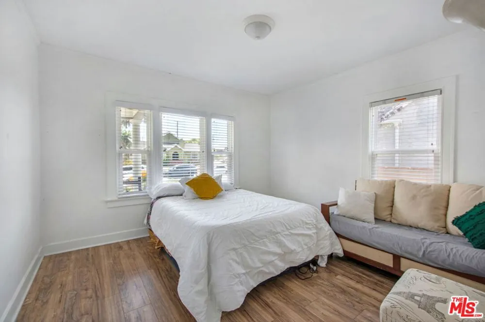 2051 W 78th Place Los Angeles, CA 90047