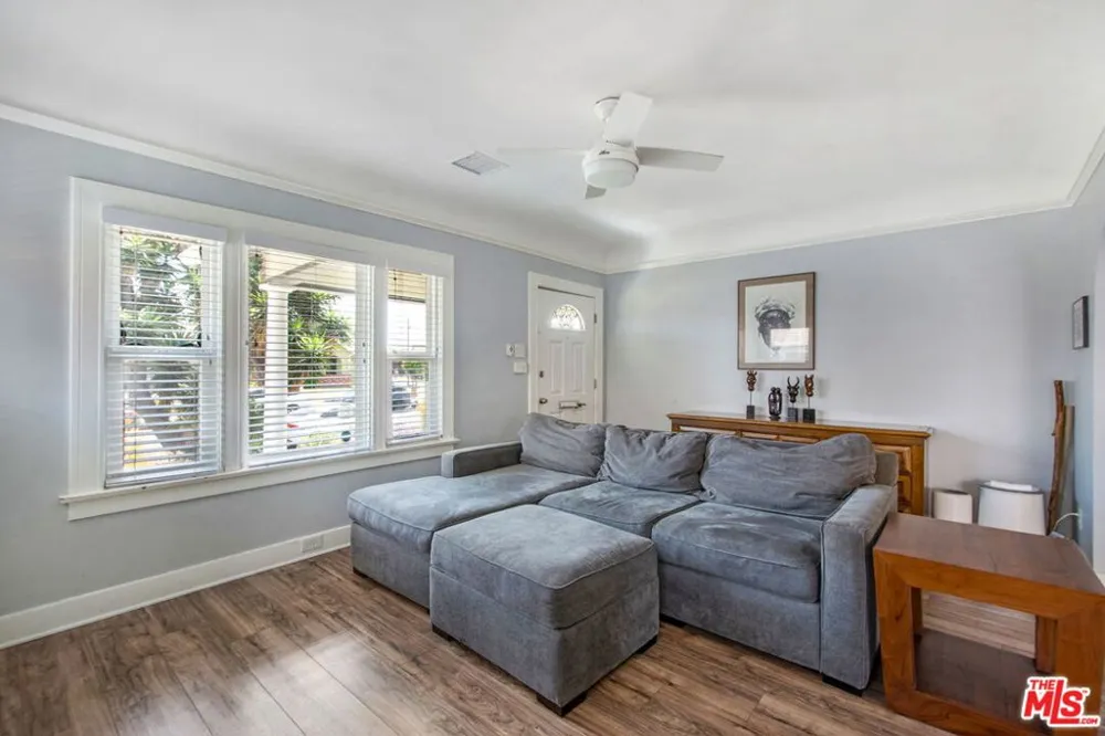 2051 W 78th Place Los Angeles, CA 90047