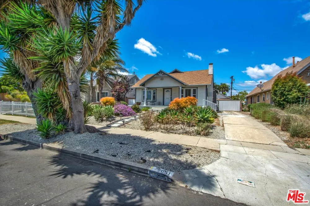 2051 W 78th Place Los Angeles, CA 90047