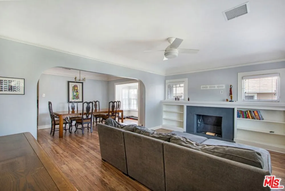 2051 W 78th Place Los Angeles, CA 90047