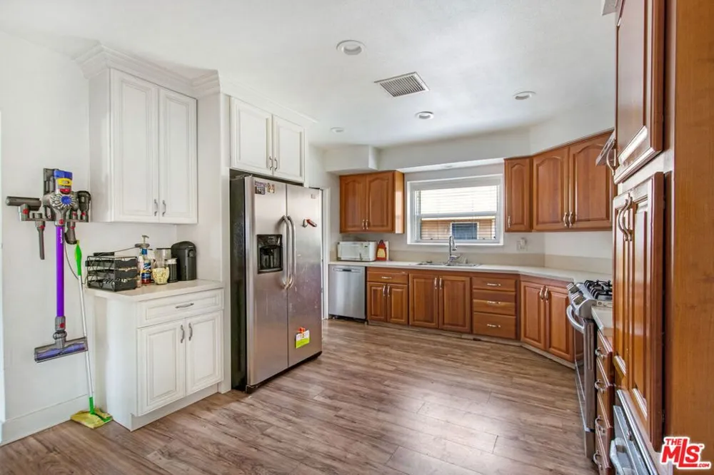 2051 W 78th Place Los Angeles, CA 90047
