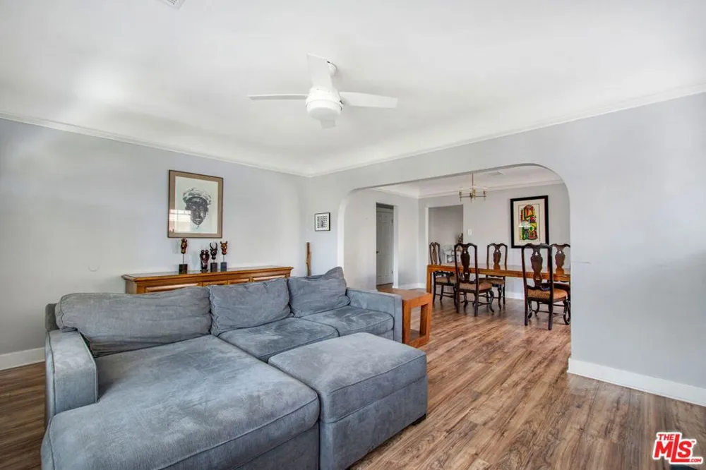 2051 W 78th Place Los Angeles, CA 90047