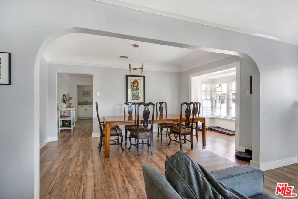 2051 W 78th Place Los Angeles, CA 90047
