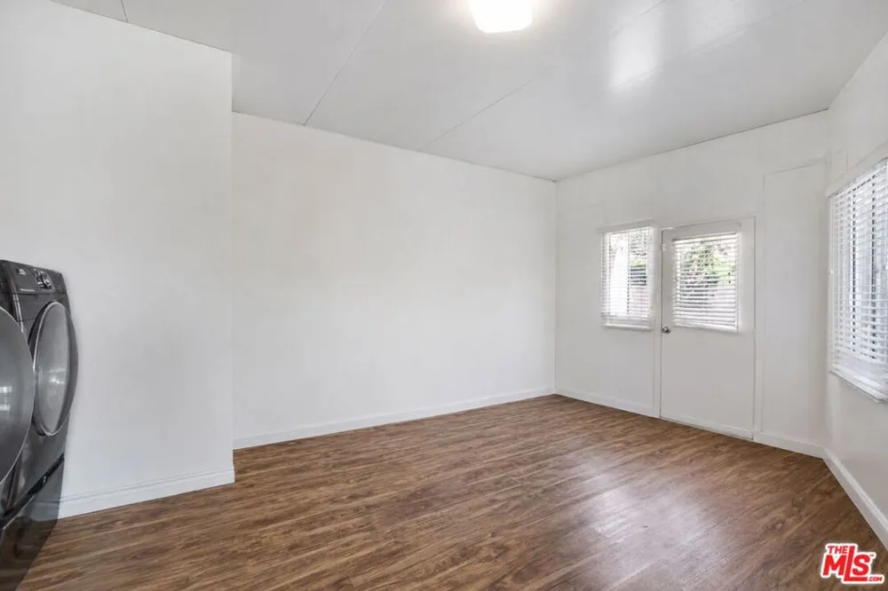 2051 W 78th Place Los Angeles, CA 90047