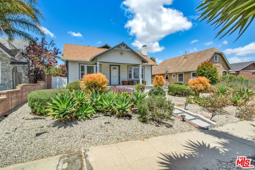 2051 W 78th Place Los Angeles, CA 90047