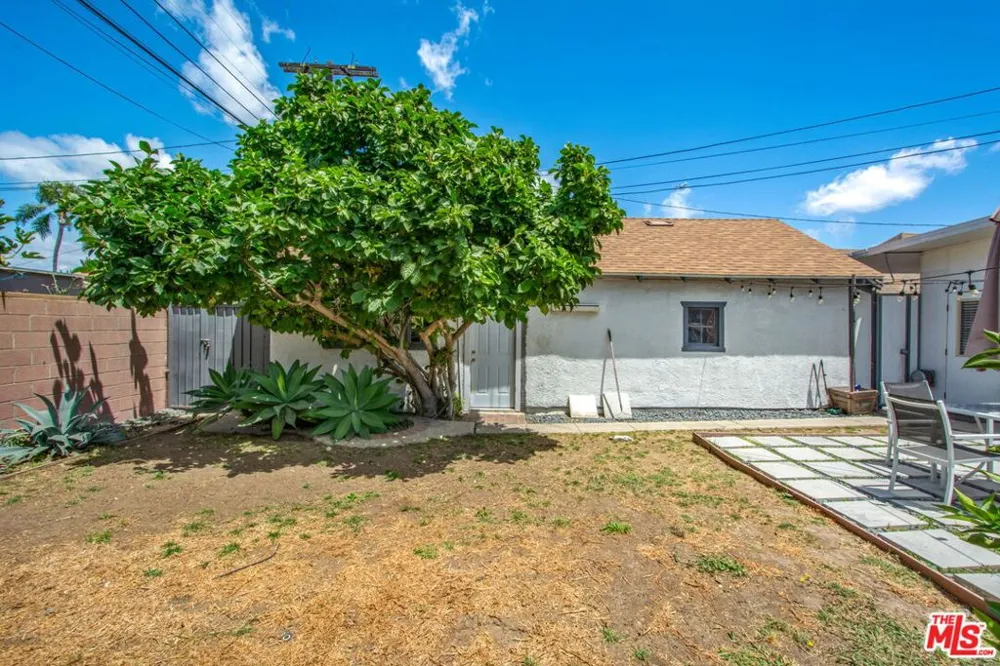 2051 W 78th Place Los Angeles, CA 90047