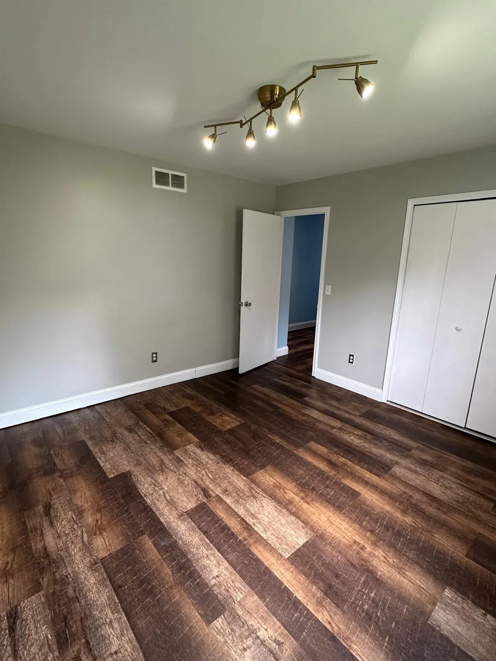 5017 Saffron Drive Troy, MI 48085
