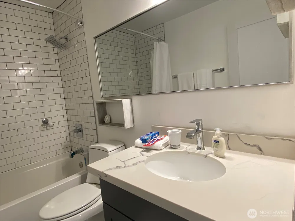 2524 Boyer Avenue E Seattle, WA 98102