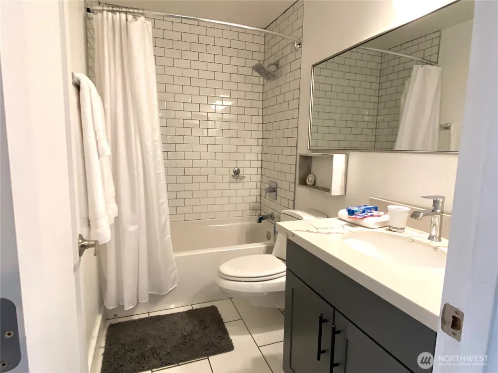 2524 Boyer Avenue E Seattle, WA 98102
