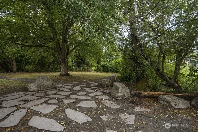 2524 Boyer Avenue E Seattle, WA 98102
