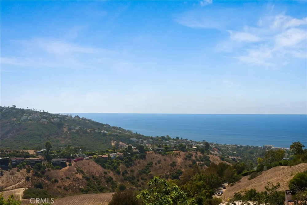 2155 Temple Hills Laguna Beach, CA 92651