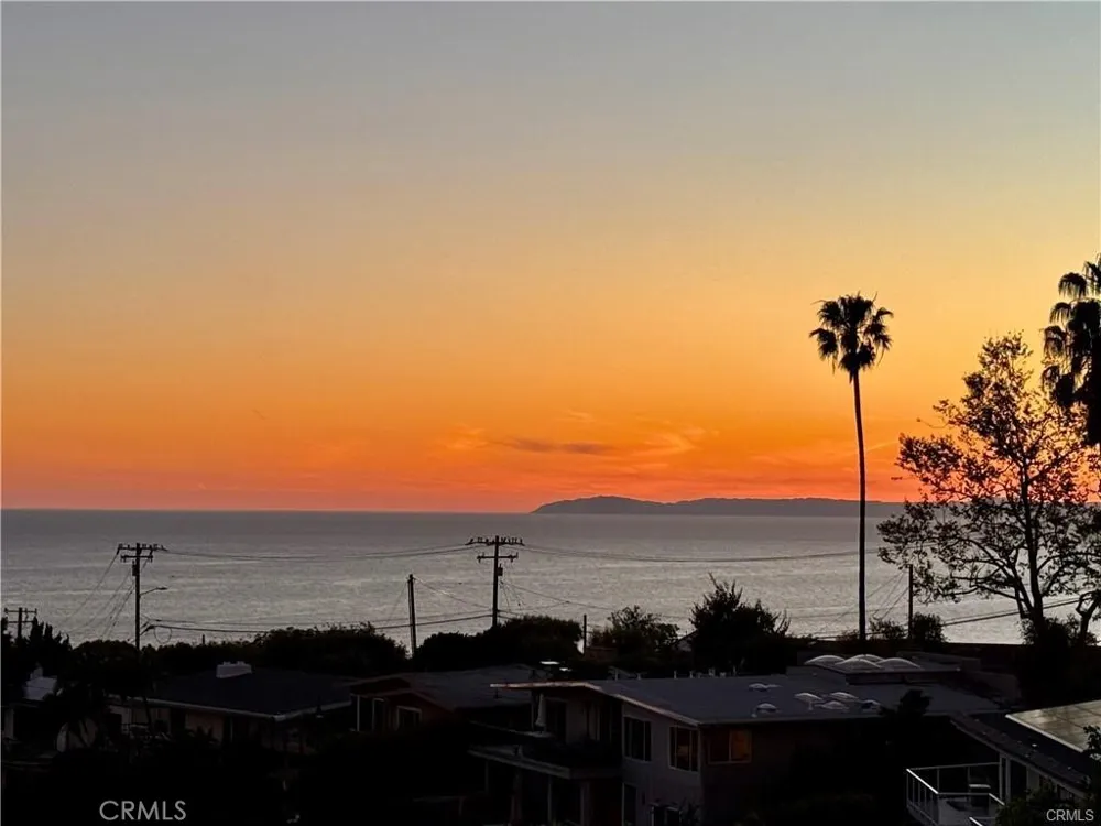 2155 Temple Hills Laguna Beach, CA 92651