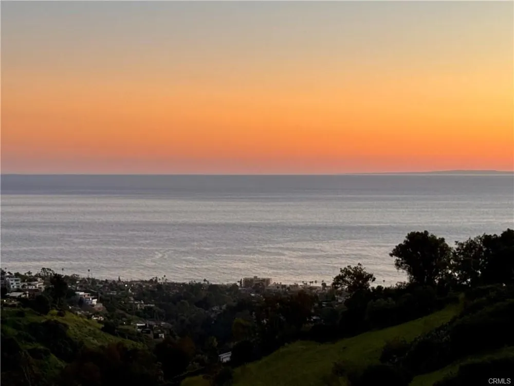 2155 Temple Hills Laguna Beach, CA 92651