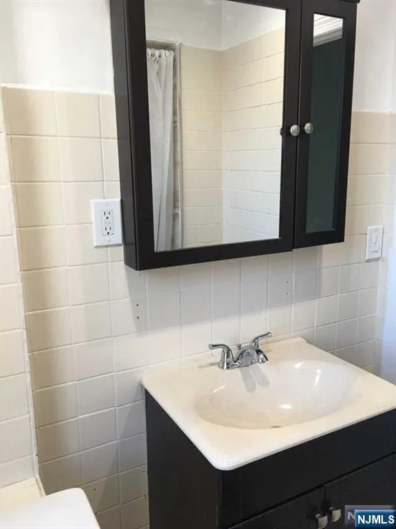 63 Niehaus Avenue 2 Little Ferry, NJ 07643