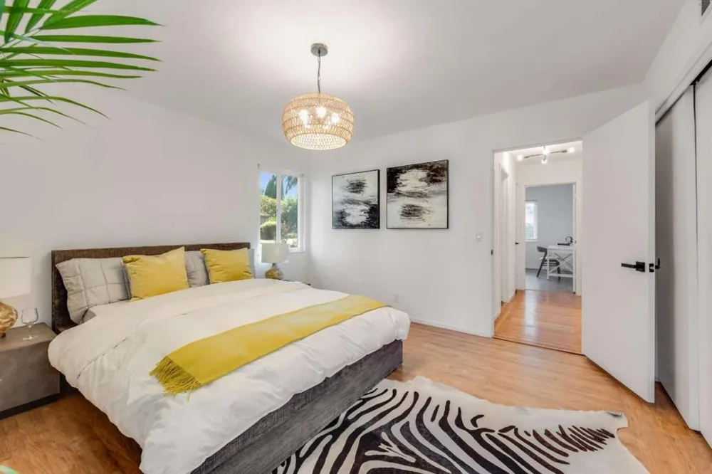 2139 Alameda De Las Pulgas Redwood City, CA 94061