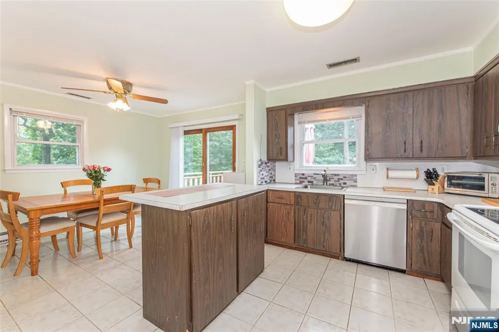1 James Drive Mount Arlington, NJ 07856