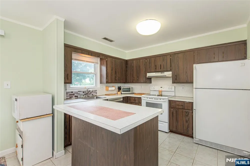 1 James Drive Mount Arlington, NJ 07856