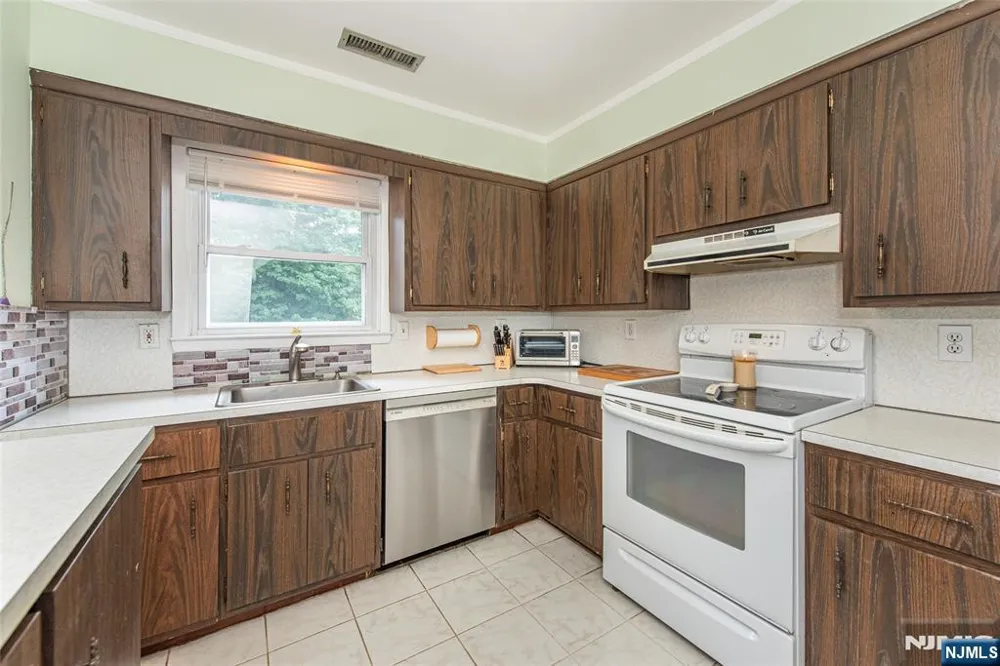 1 James Drive Mount Arlington, NJ 07856