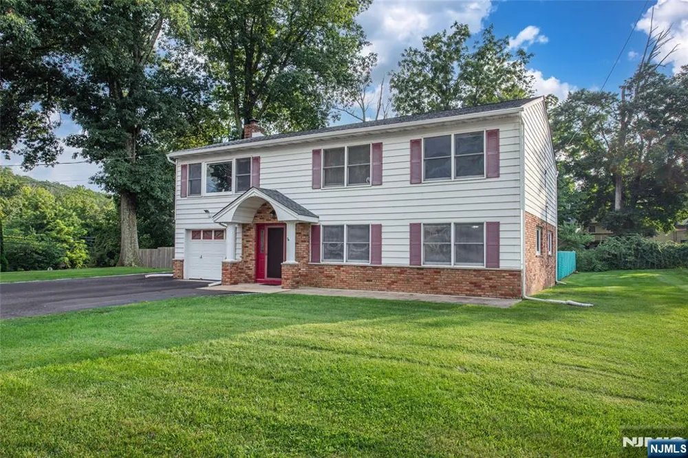 1 James Drive Mount Arlington, NJ 07856