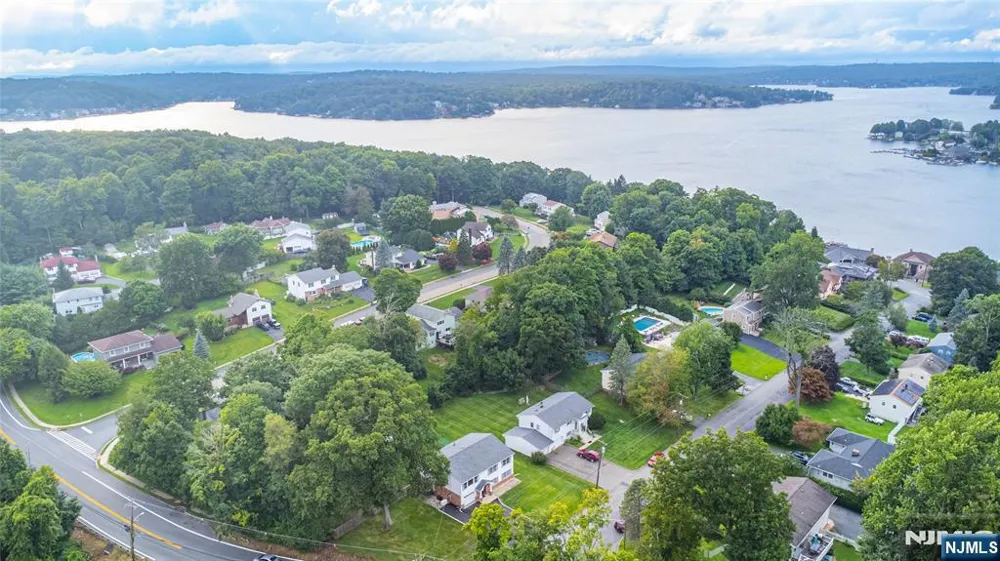 1 James Drive Mount Arlington, NJ 07856