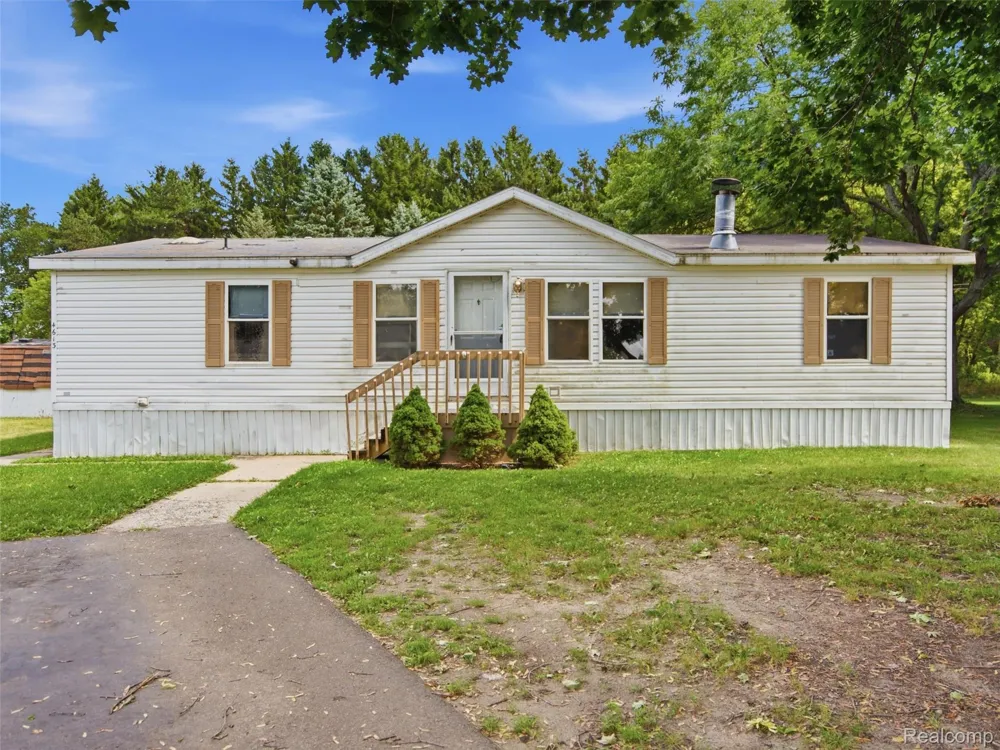 4613 Butternut Clarkston City, MI 48348