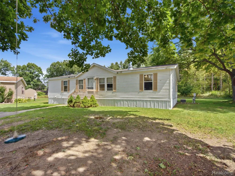 4613 Butternut Clarkston City, MI 48348