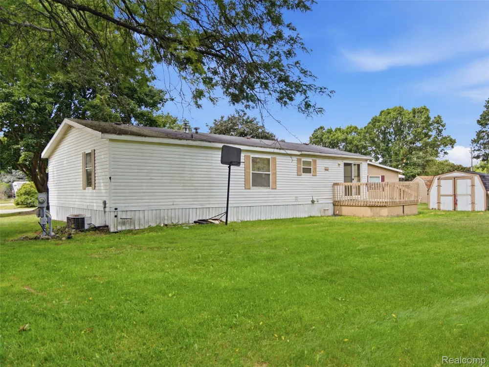 4613 Butternut Clarkston City, MI 48348