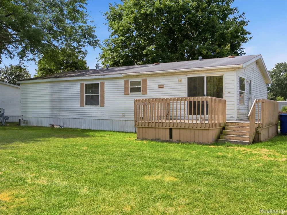 4613 Butternut Clarkston City, MI 48348