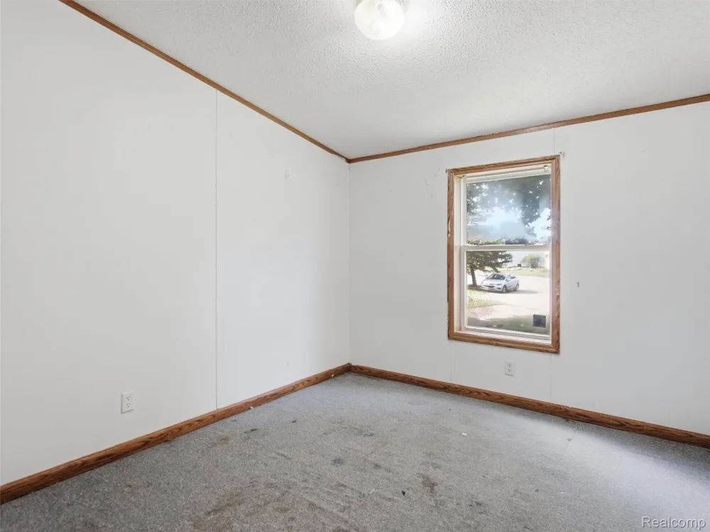 4613 Butternut Clarkston City, MI 48348