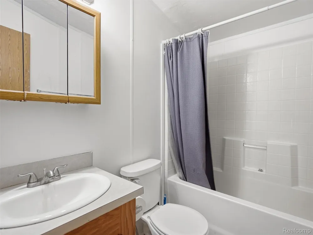 4613 Butternut Clarkston City, MI 48348