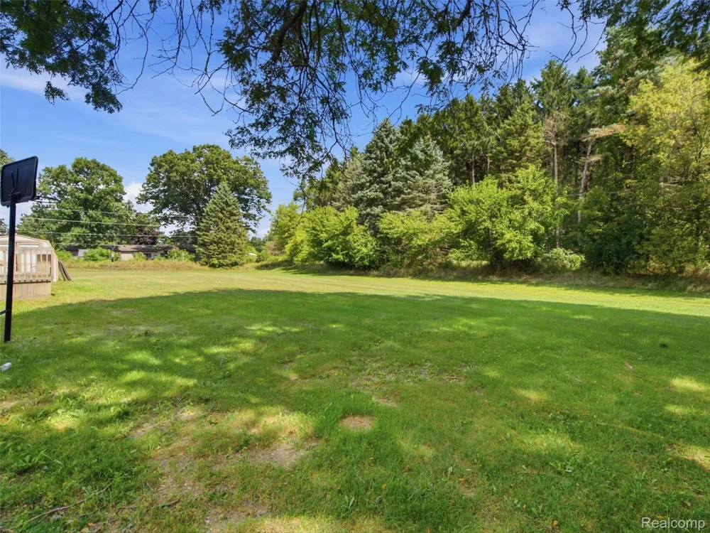 4613 Butternut Clarkston City, MI 48348