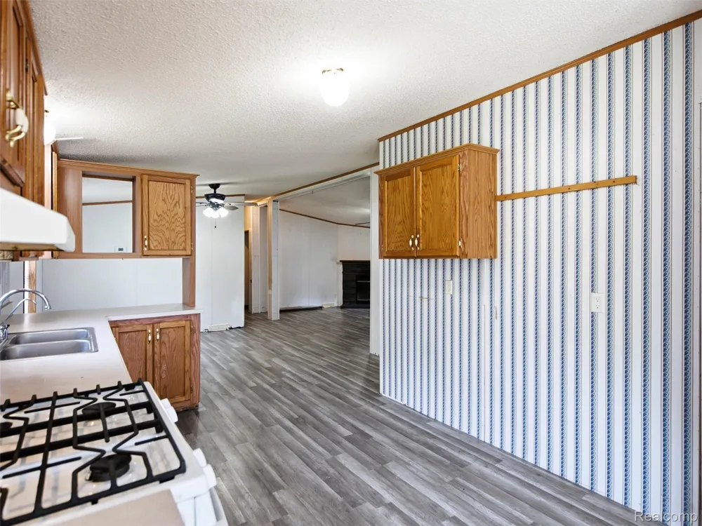 4613 Butternut Clarkston City, MI 48348