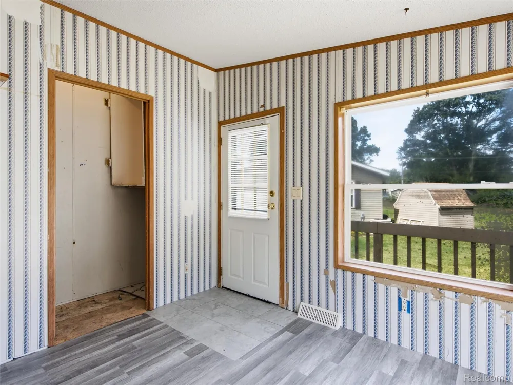 4613 Butternut Clarkston City, MI 48348