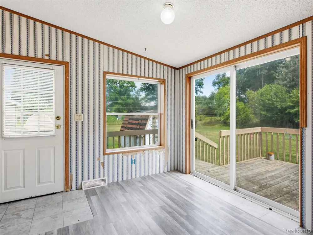 4613 Butternut Clarkston City, MI 48348