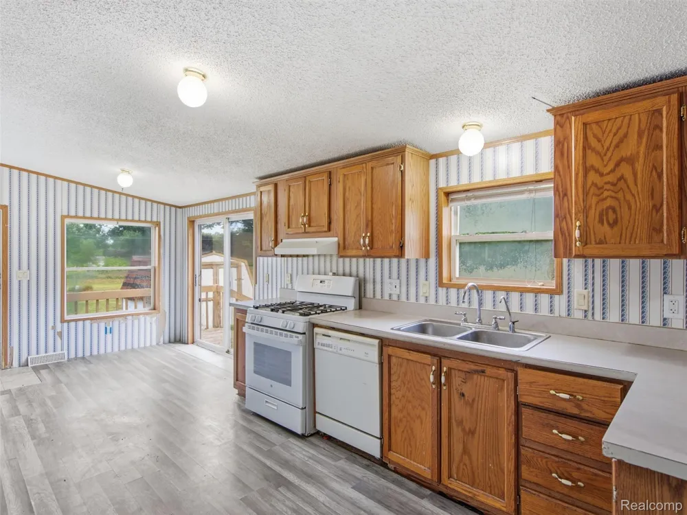 4613 Butternut Clarkston City, MI 48348